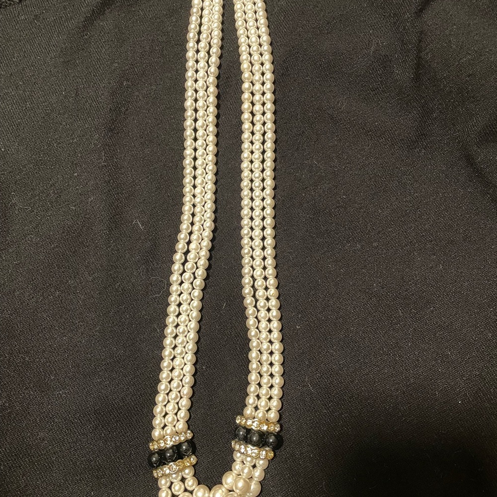 Elegant Pearl and Black Bead Necklace